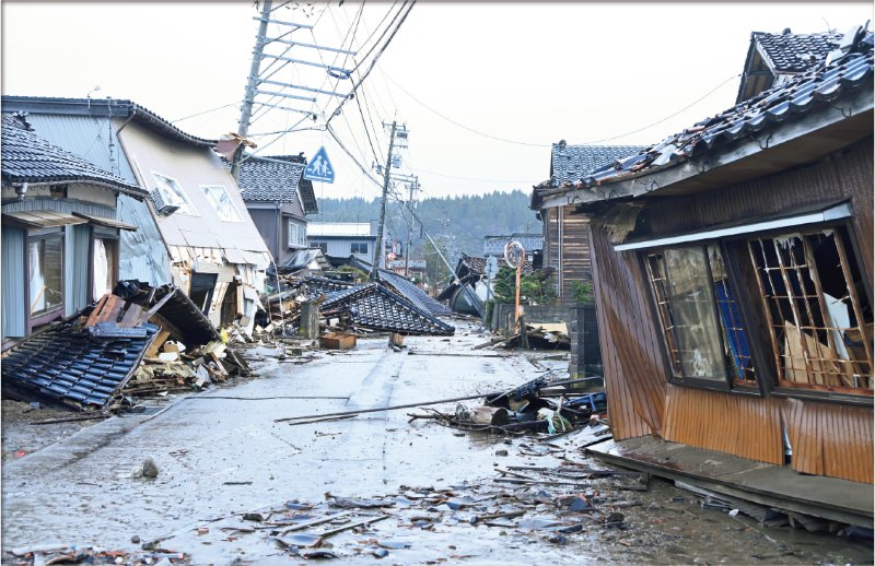 珠洲市飯田町の倒壊した家屋