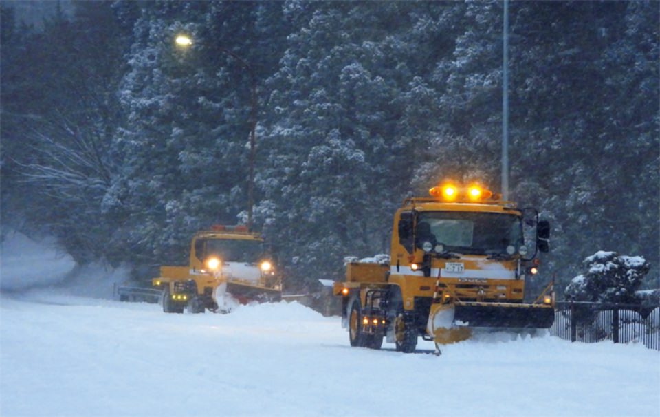 雪が降っているときの道路管理